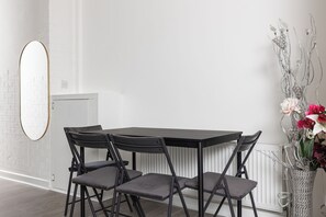 Dining - Peaceful multilevel 2BR flat w/Garden in Fulham (London)
