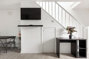 Interior - Peaceful multilevel 2BR flat w/Garden in Fulham (London)