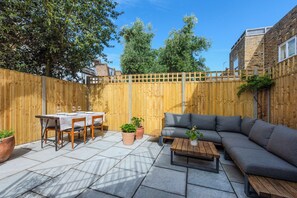 Outdoor dining - Peaceful multilevel 2BR flat w/Garden in Fulham (London)