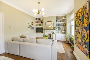 Living area - Peaceful multilevel 2BR flat w/Garden in Fulham (London)