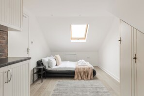 WiFi, bed sheets - Peaceful multilevel 2BR flat w/Garden in Fulham (London)