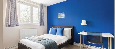 3 chambres, fer et planche à repasser, Wi-Fi, draps fournis