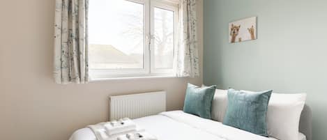 3 bedrooms, iron/ironing board, WiFi, bed sheets