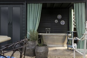 Bañera de hidromasaje exterior