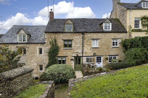 Beautiful dog friendly Cotswold retreat with outdoor bath - Ardmore Cottage