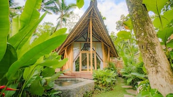 Vila standard, vista para o rio | Fachada