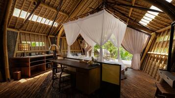 Deluxe Villa, River View | Interior