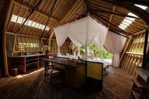 Deluxe Villa, River View | Interior