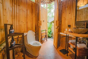 Standaard villa, uitzicht op rivier | Badkamer