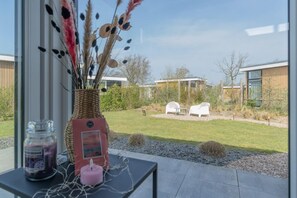 Interior - Enjoy luxury, peace, and comfort on the Zeeland coast in this tastefully furnished, modern 4-person (BURGH-HAAMSTEDE)