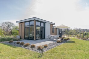Exterior - Enjoy luxury, peace, and comfort on the Zeeland coast in this tastefully furnished, modern 4-person (BURGH-HAAMSTEDE)