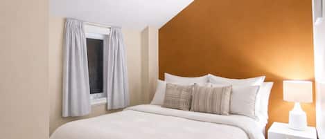 2 bedrooms, internet, bed sheets