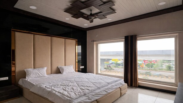 super deluxe room - The Golden Wings Hotel  (Dewas)