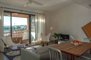 TV - Duplex with sea and salt marsh views - Les Salins (Porto-Vecchio)