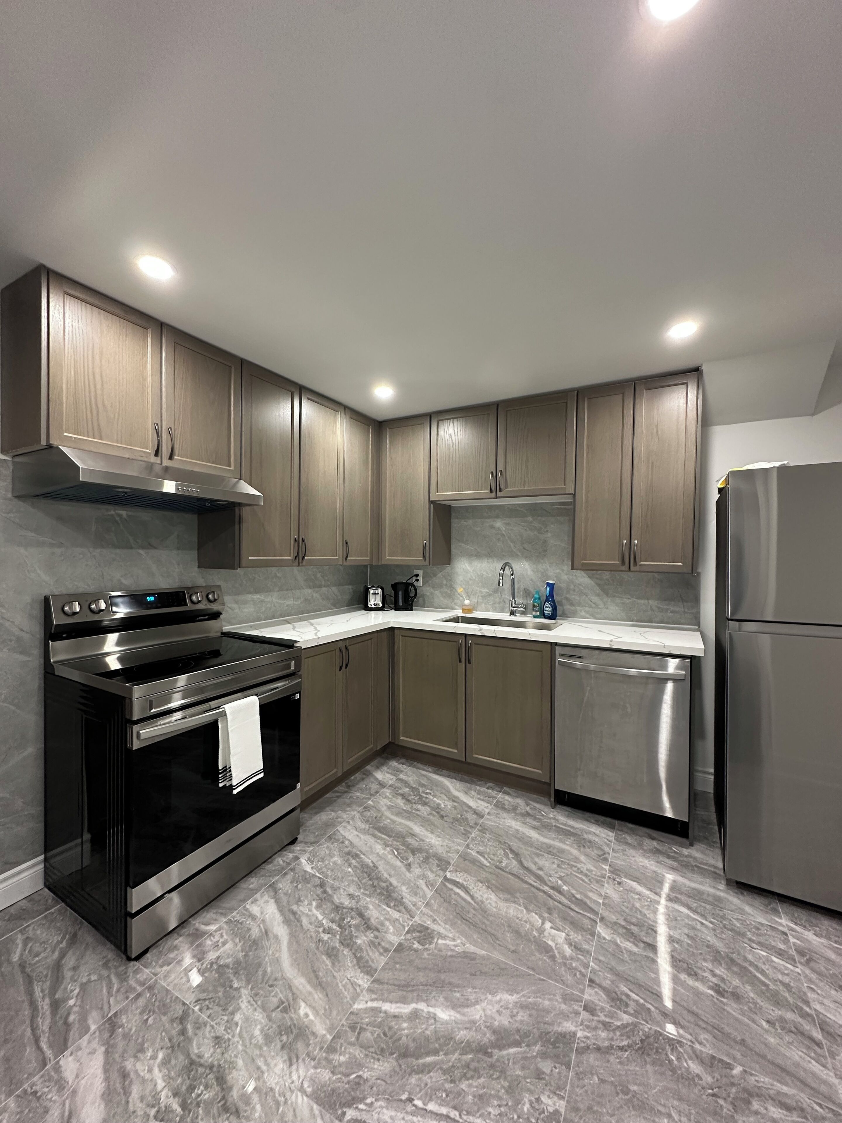 雪櫃、微波爐、焗爐、爐具