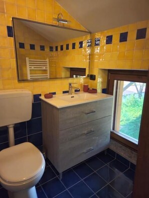 Superior Double or Twin Room, Garden View | Bathroom - B&B Cascina del Gelso (Santena)