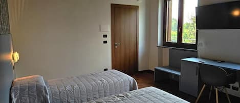 Habitación con 1 cama doble o 2 individuales, vistas al jardín | Wifi gratis