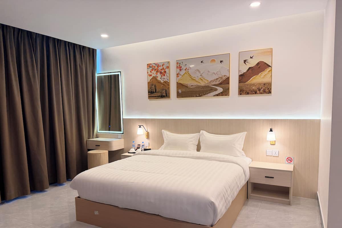 Superior Double Room, City View | Desk, laptop workspace, free WiFi