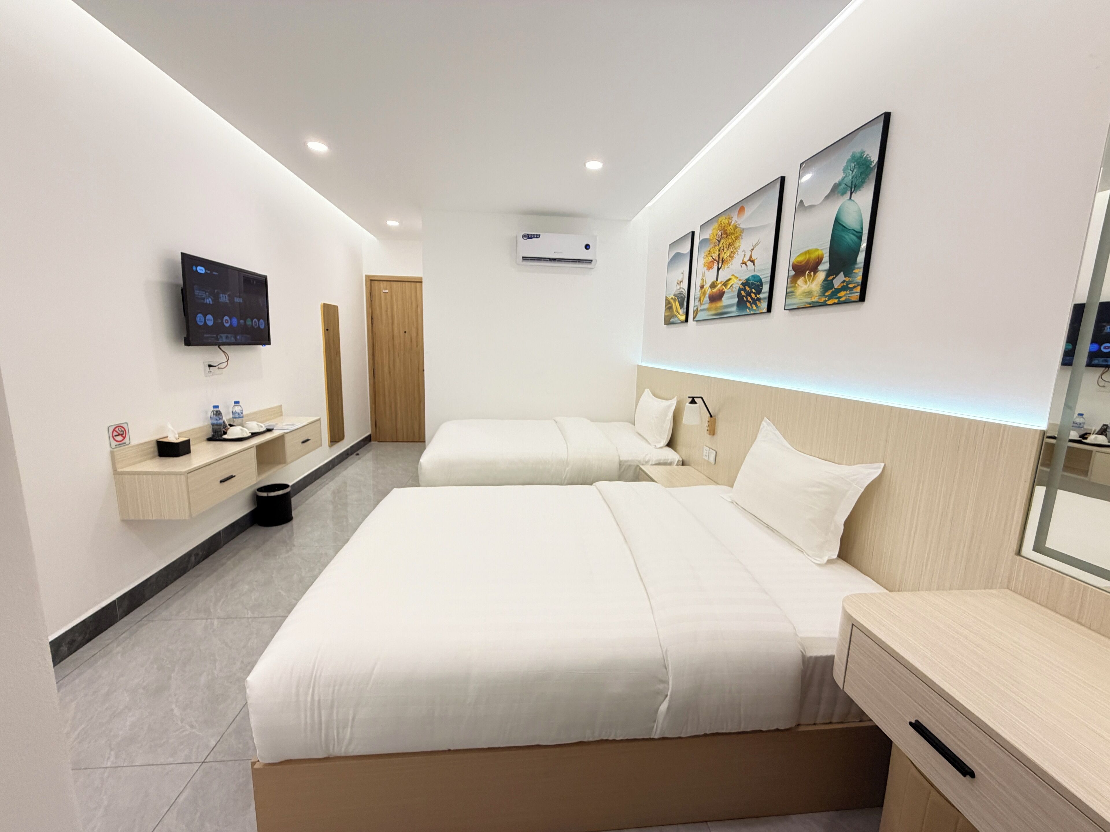 Standard Twin Room, City View | Desk, laptop workspace, free WiFi