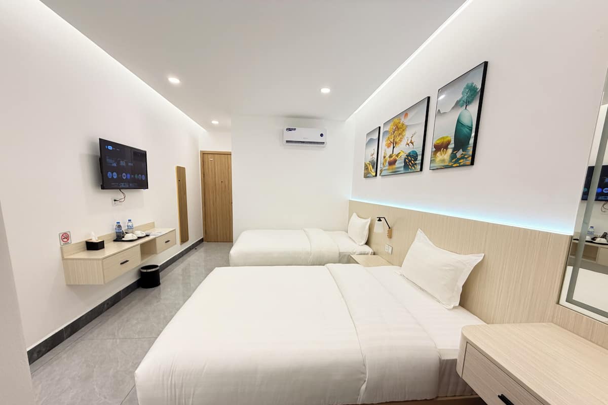 Standard Twin Room, City View | Desk, laptop workspace, free WiFi