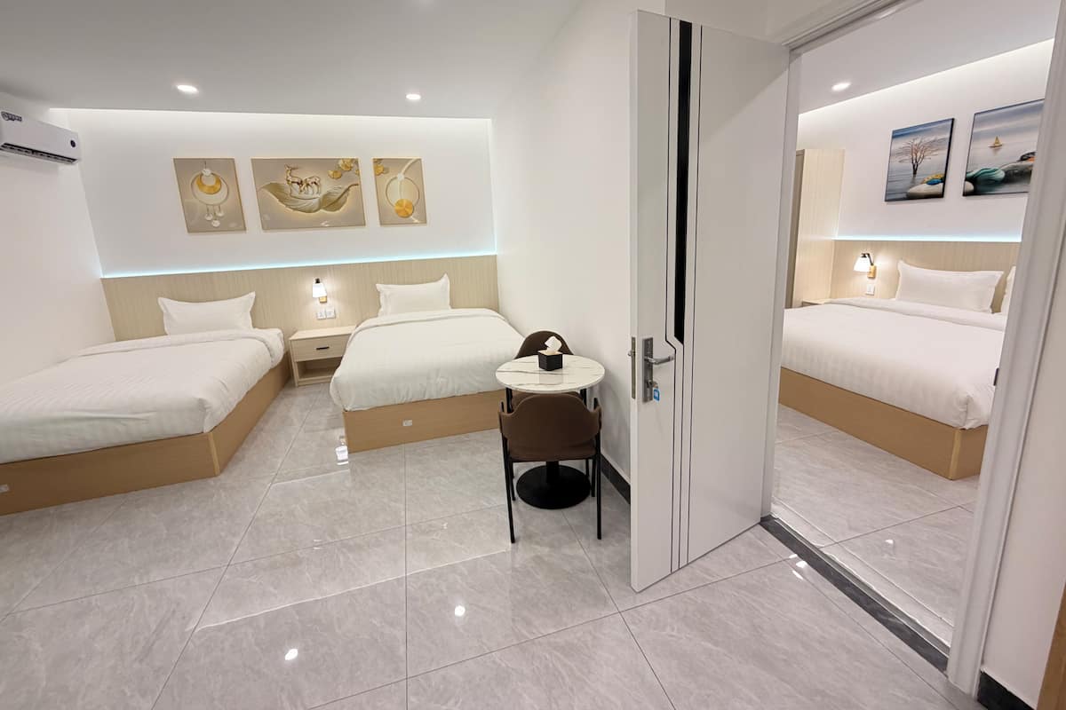 Desk, laptop workspace, free WiFi