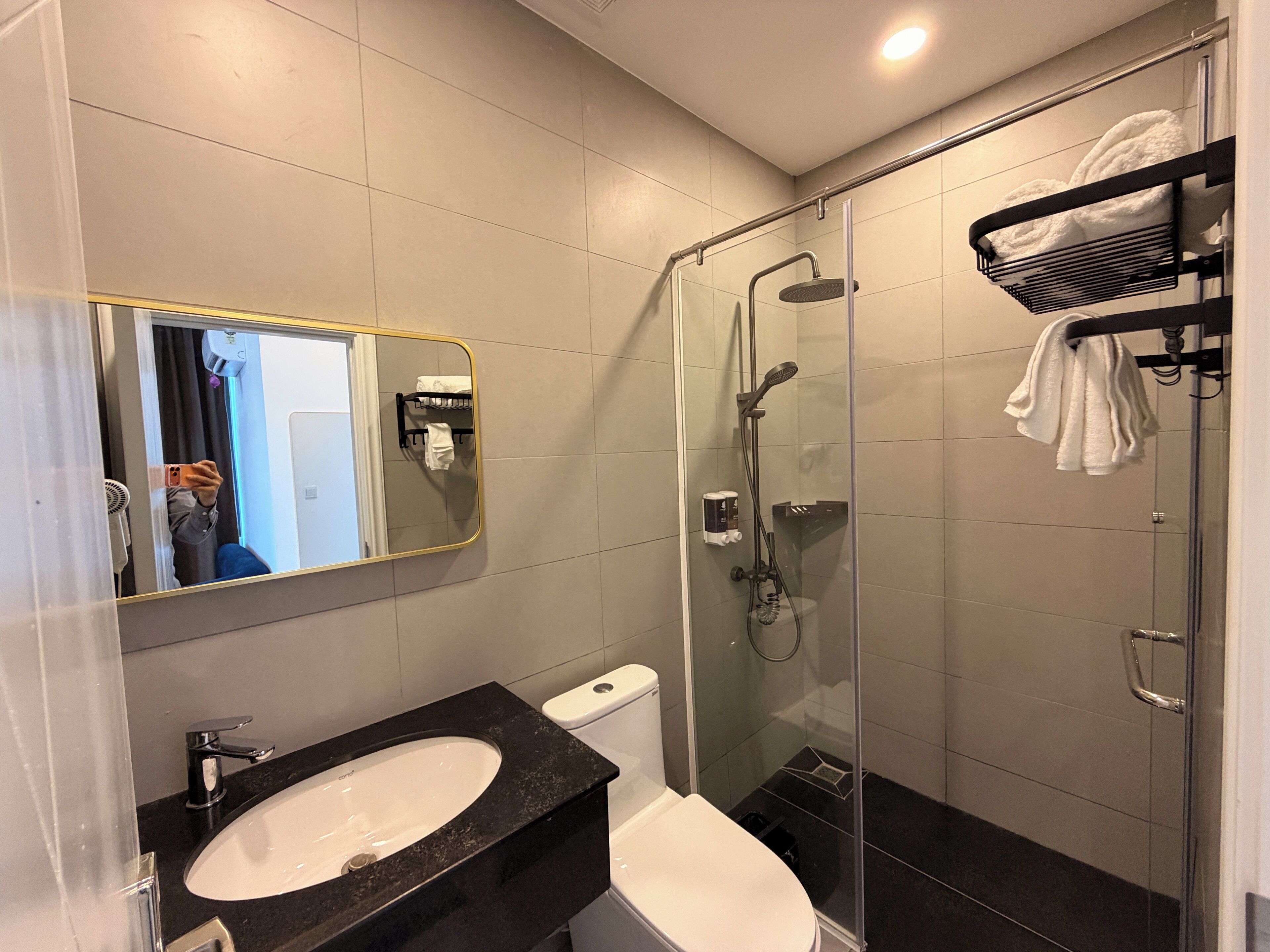 Superior Double Room, City View | Bathroom | Shower, free toiletries, hair dryer, bathrobes