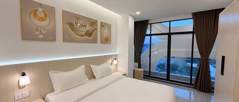 Desk, laptop workspace, free WiFi