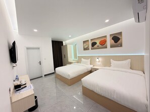 Desk, laptop workspace, free WiFi - The Sky Plus (Preah Sihanouk)