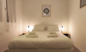 Iron/ironing board, WiFi, bed sheets - BauHaus Turin (Torino)