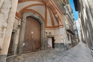 Exterior detail - Annamaronna Home – Spacious Apartment with Balcony, Wi-Fi & AC in Naples Center (Napoli)