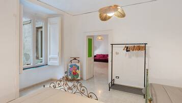 Strykjärn/strykbräda, wi-fi och sängkläder