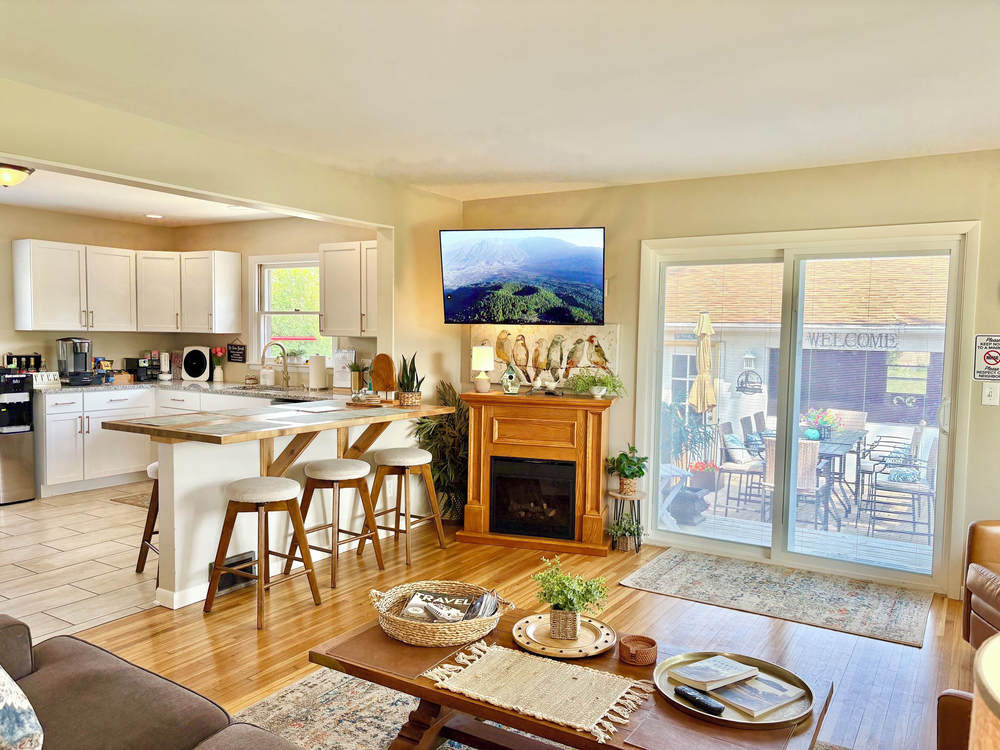 Télévision, jeux vidéo, lecteur de DVD, baby-foot