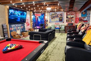 Game room - Fun Escape 2-Ottawa -Starved Rock-
Skydive-4 BR (Ottawa)