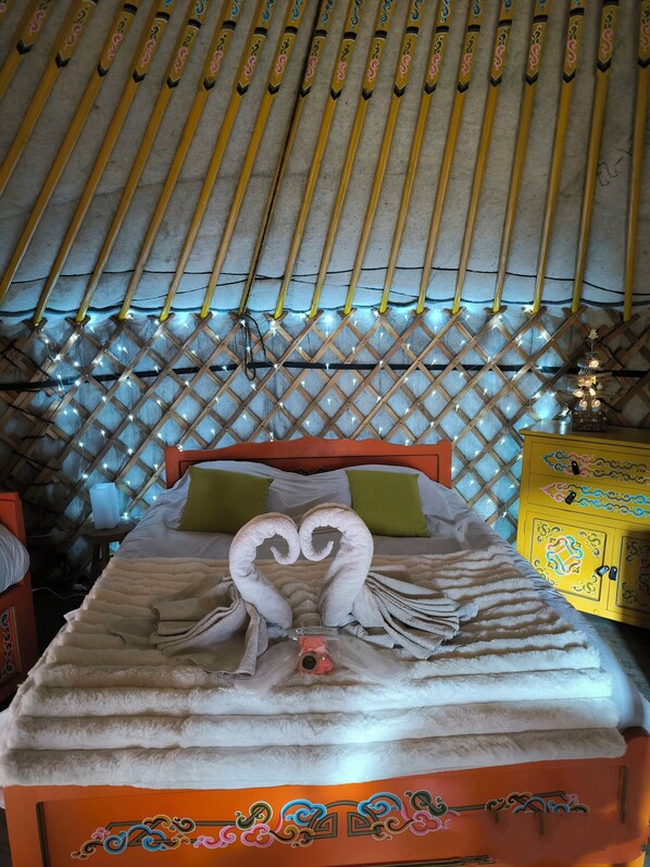 Iron/ironing board, WiFi, bed sheets - Yourte Méli-Mélo- Unusual stay in the heart of nature, absolute calm. (La Bastide)