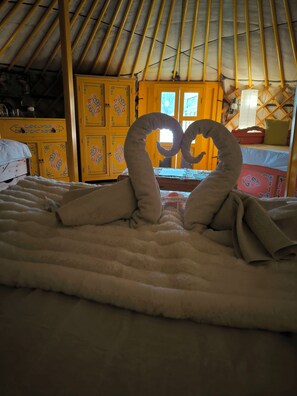Iron/ironing board, WiFi, bed sheets - Yourte Méli-Mélo- Unusual stay in the heart of nature, absolute calm. (La Bastide)