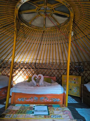 Iron/ironing board, WiFi, bed sheets - Yourte Méli-Mélo- Unusual stay in the heart of nature, absolute calm. (La Bastide)