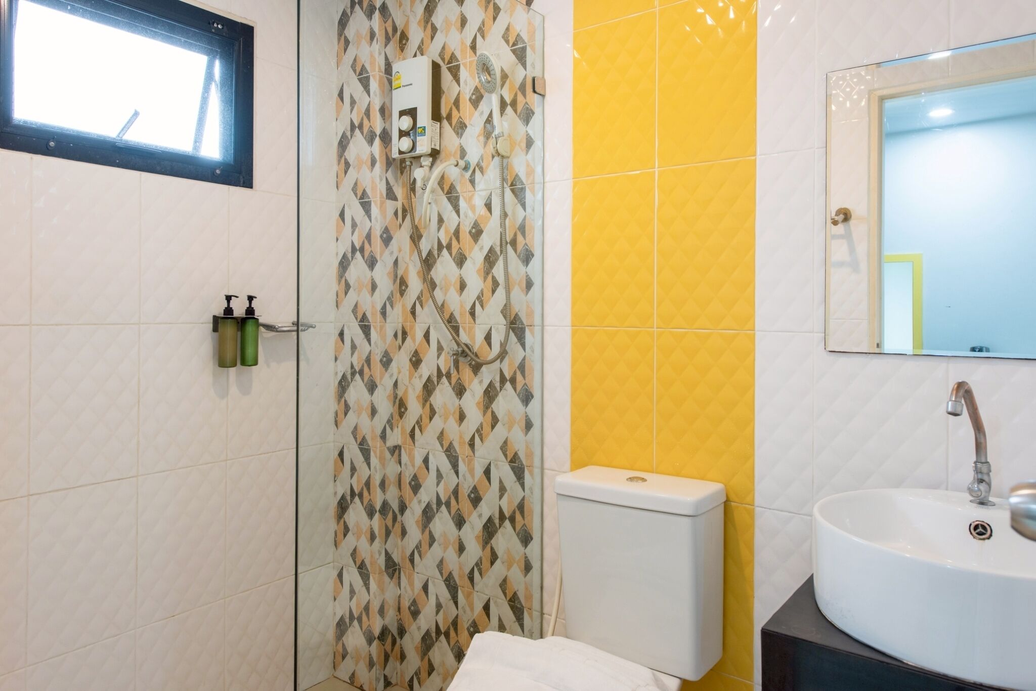 Standard Double Room | Bathroom | Shower, free toiletries, hair dryer, towels
