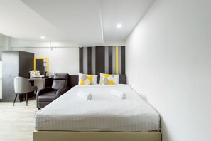 Standard Double Room | Blackout drapes, free WiFi - Riski Residence Bangbuathong (Bang Bua Thong)