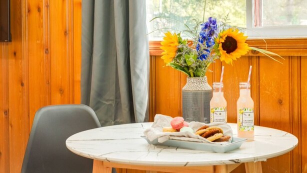Dining - Gateway Suites: Perfect rest on your way to Banff! (Harvie Heights)