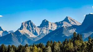 Miscellaneous - Gateway Suites: Perfect rest on your way to Banff! (Harvie Heights)