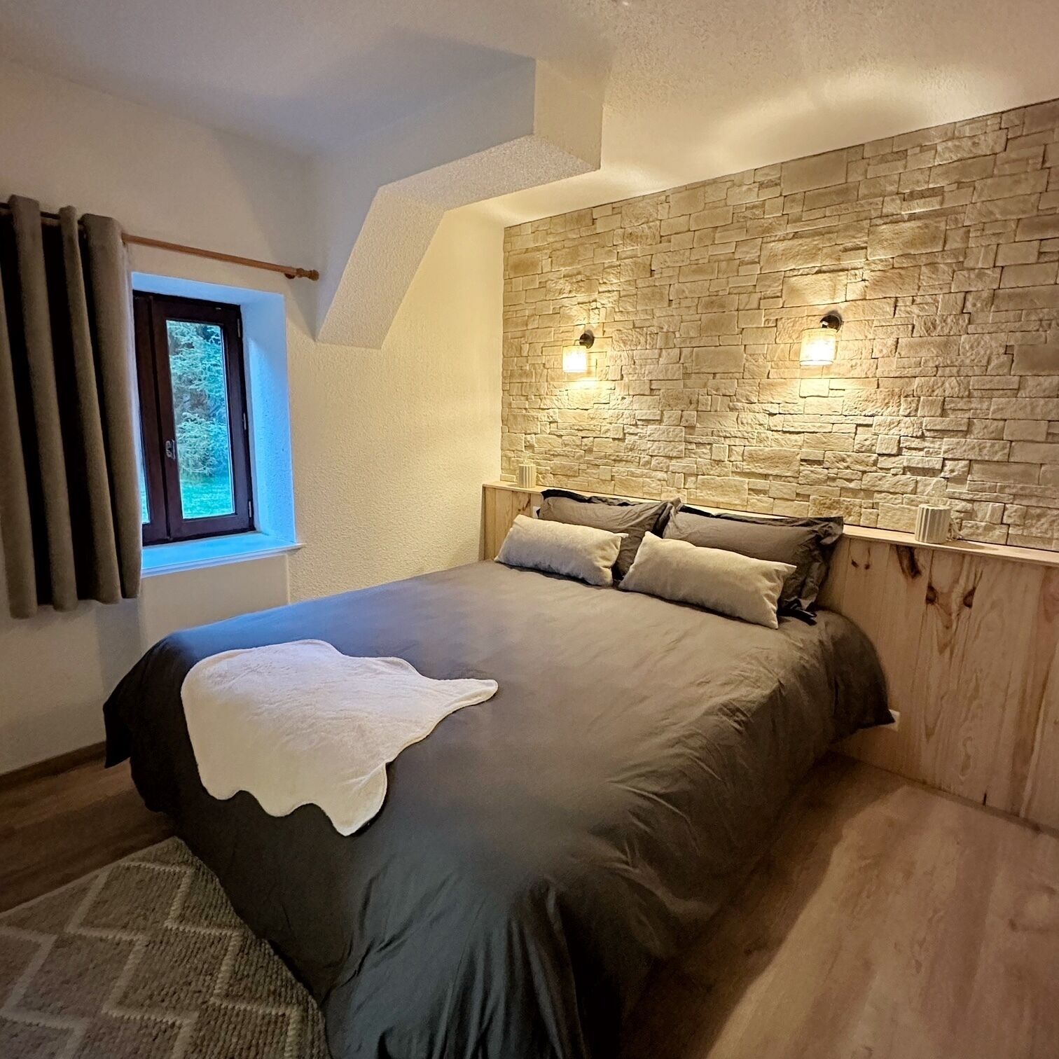 Tabla de planchar con plancha, cuna de viaje y wifi gratis 