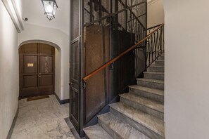 Interior - Campo de Fiori - Borgia cherming apartment (Roma)