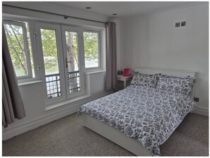 4 chambres, fer et planche à repasser, Wi-Fi, draps fournis