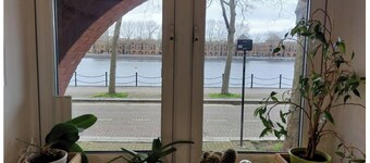 Waterfront Townhouse w/ AC + Sauna.  Subway + River Boat - Fast to Central