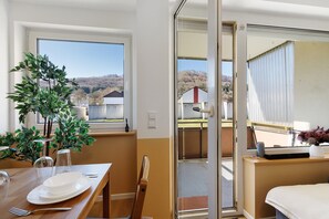 Iron/ironing board, WiFi, bed sheets - Deluxe Apartment in a Quiet Location with Balcony and Wi-Fi (Oberkochen)