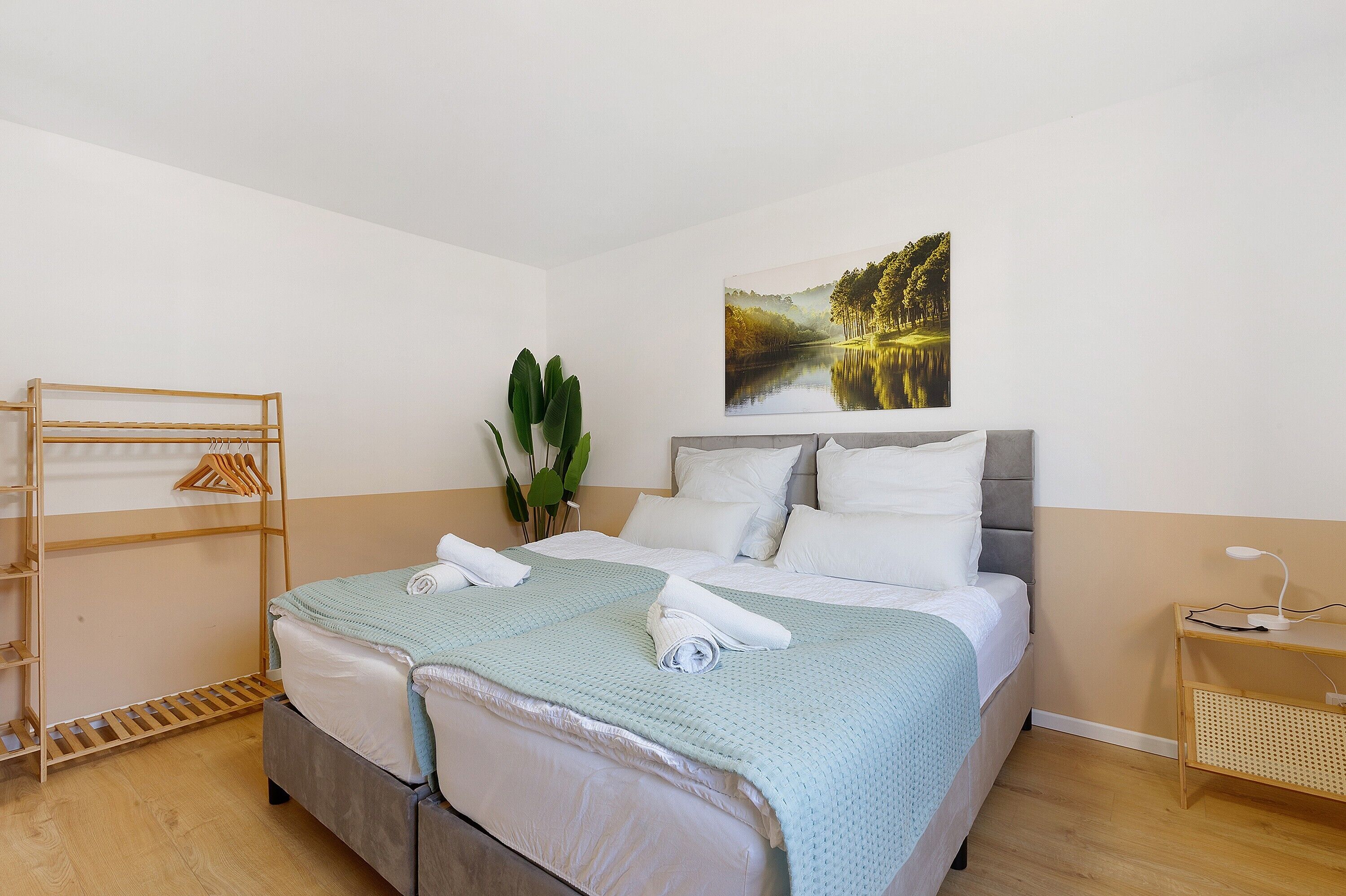 Iron/ironing board, WiFi, bed sheets