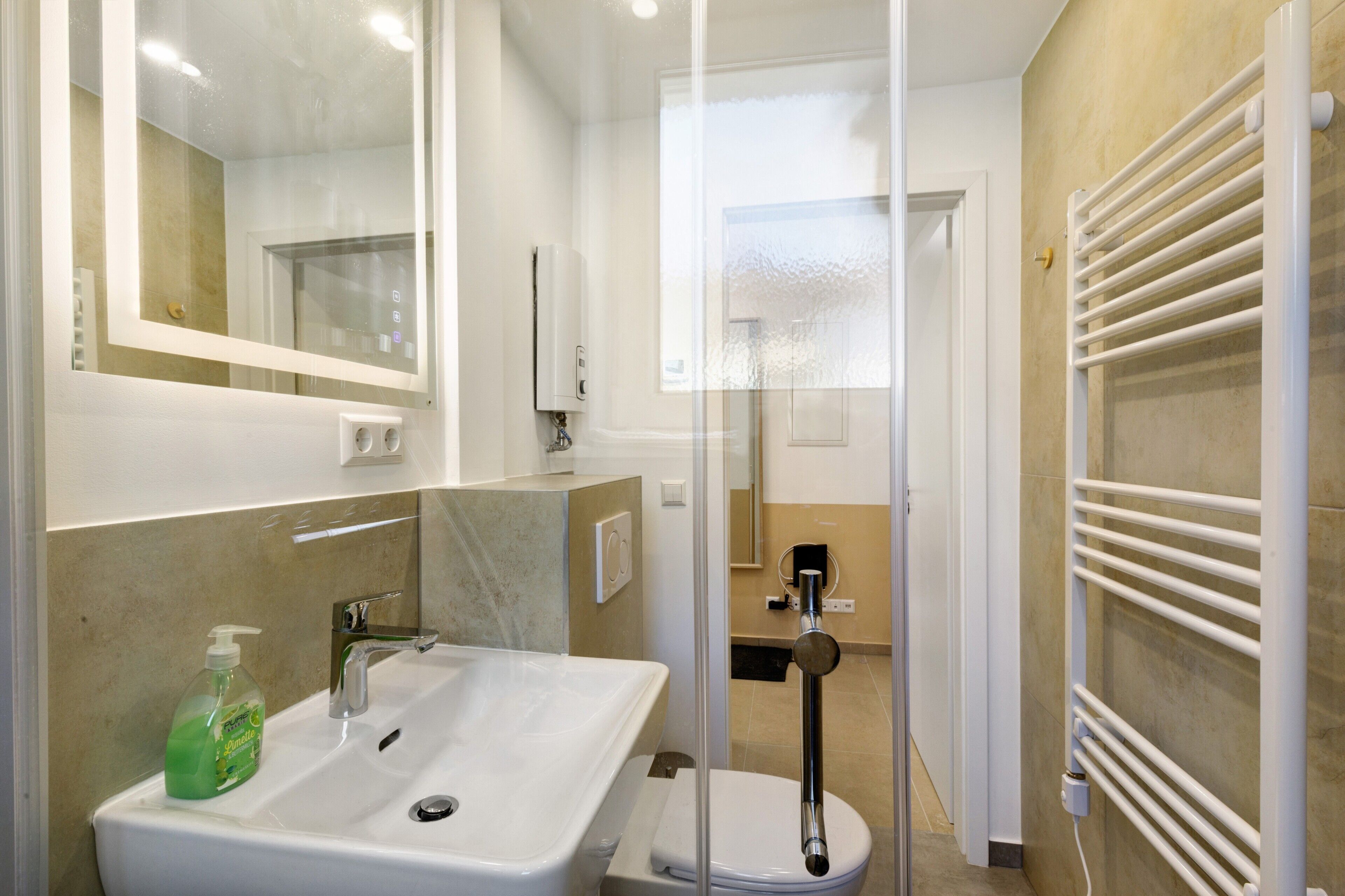 Shower, hair dryer, towels