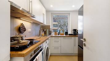 Kühlschrank, Ofen, Herdplatte, Geschirrspüler