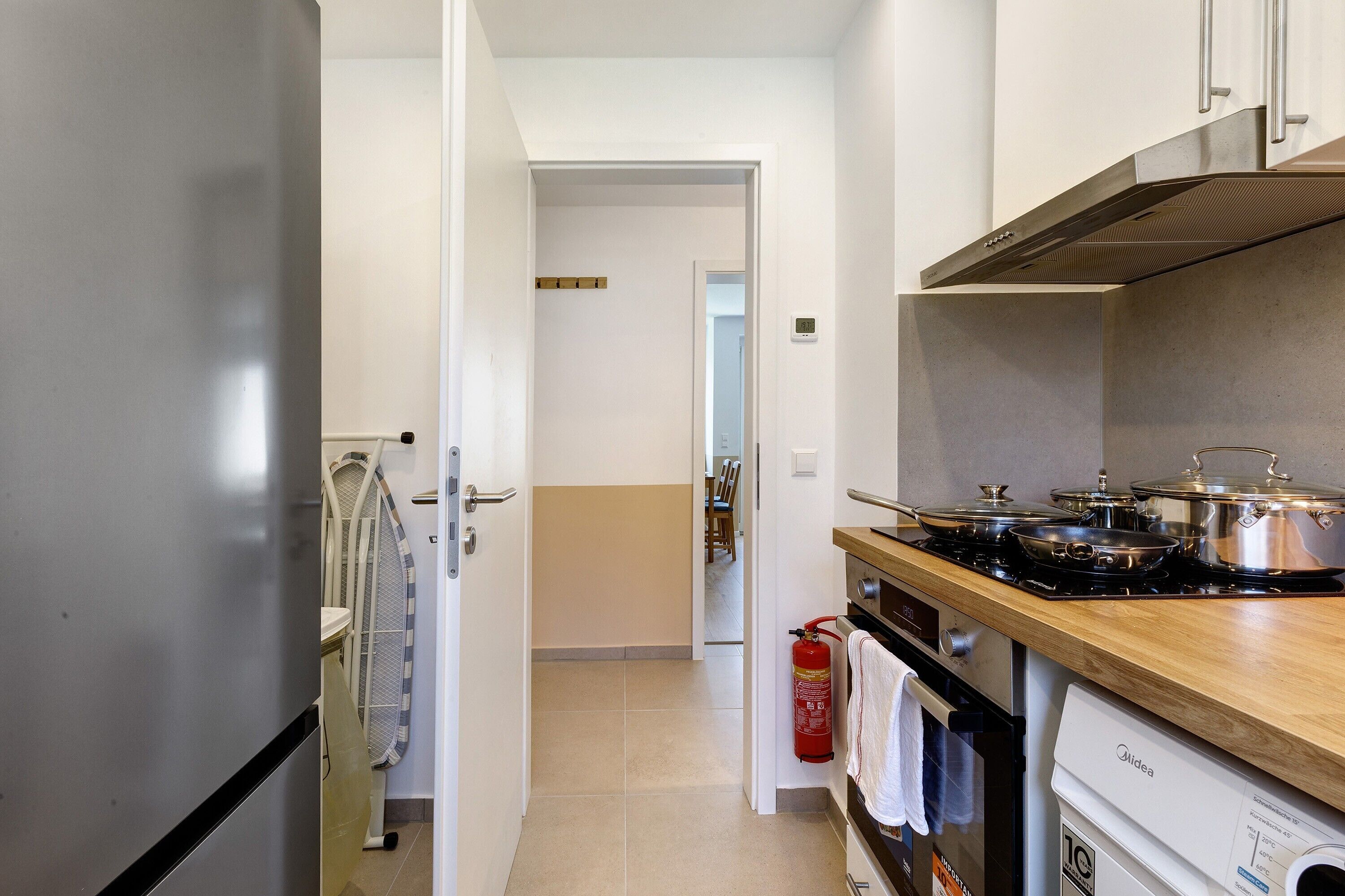 Fridge, oven, stovetop, dishwasher