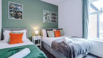 3 habitaciones, escritorio, tabla de planchar con plancha y wifi